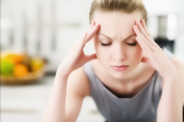 почему по утрам заложен нос и болит голова