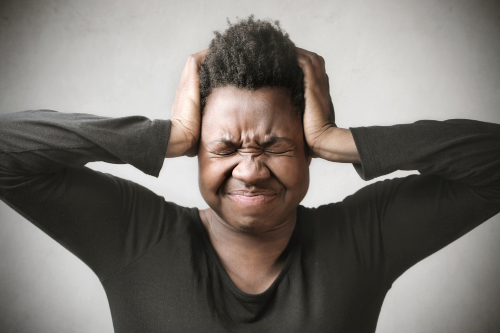 второй день болит голова