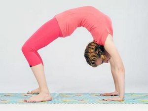 Делала зарядку болит спина