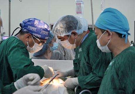 болит спина под ребрами