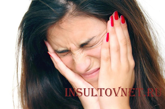 Болит голова при неврите