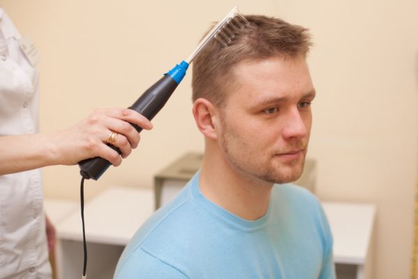 Болит кожа головы выпадают волосы что делать