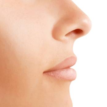 От чего может болеть нос и голова