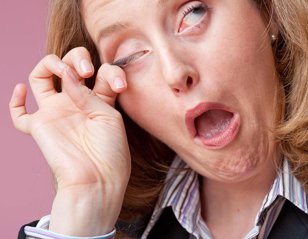 Болит голова и текут слезы