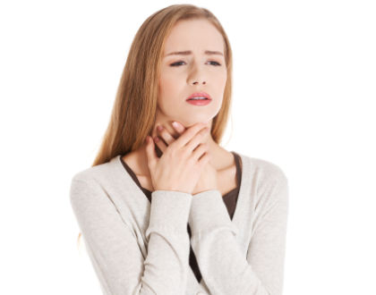 боль в горле у женщины