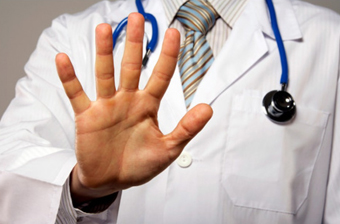 что болит с правой стороны на спине внизу